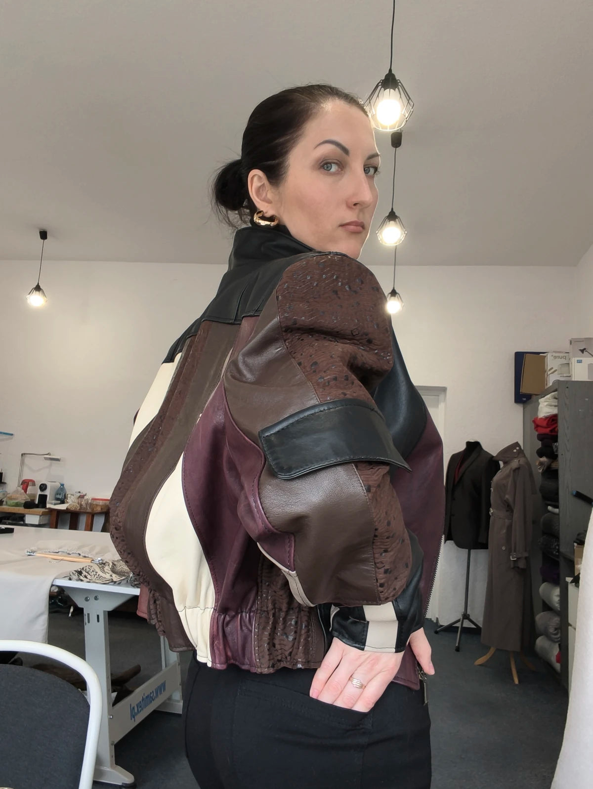 Unikatowa kurtka skórzana bomber patchwork